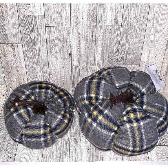 2 Plush Flannel Pumpkins Plaid Stuffed Stackable Decor - Picture 4 of 8